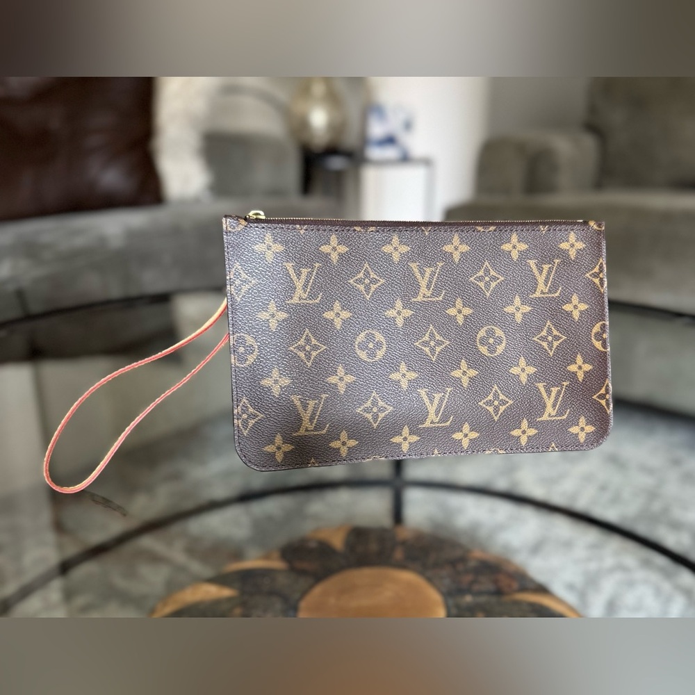 Louis Vuitton Neverfull Pouchette/Clutch with wristlet. Classic LV Monogram